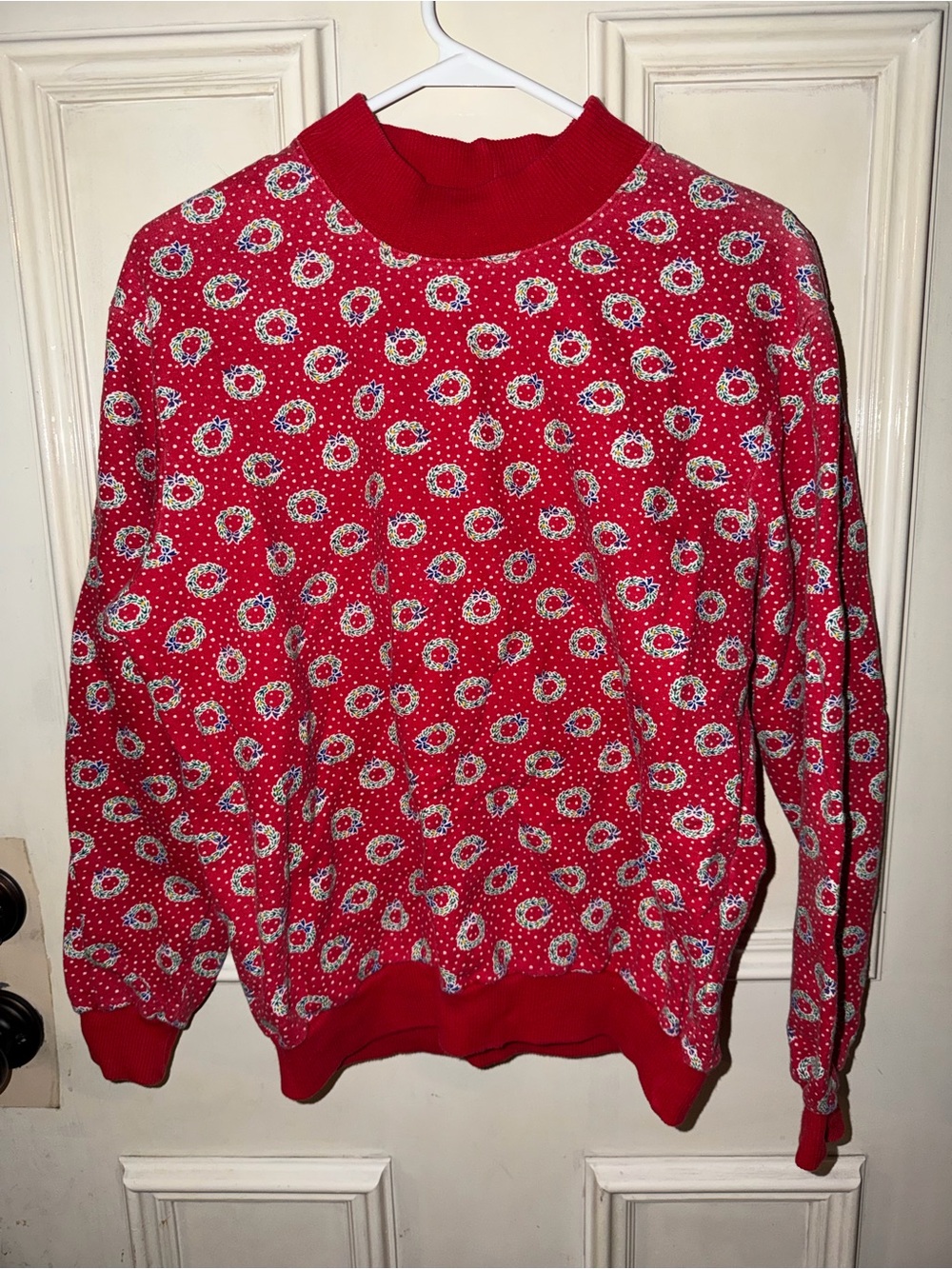 Vintage Holiday Wreath Women’sCrewneck Sweater
